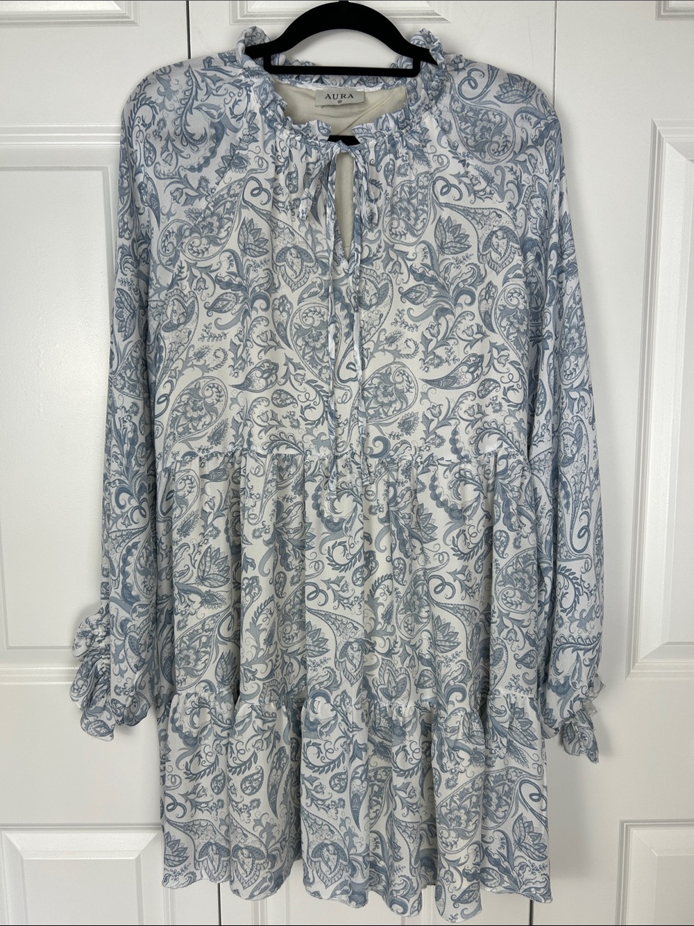 Aura Light Blue Paisley Tie-Neck Tiered Long-Sleeve Dress Size Medium